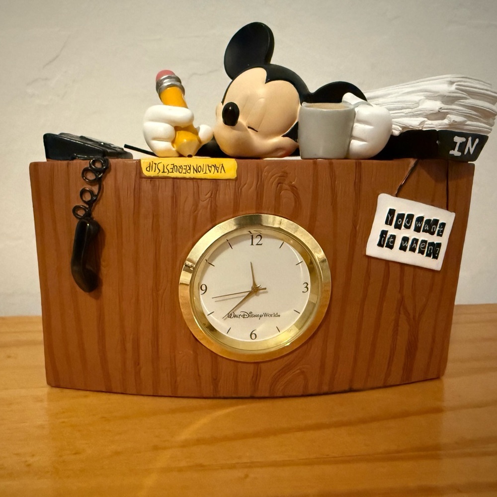 Disney Mickey Mouse Sleeping Wood Desk Clock Vacation‎